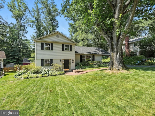8201 Briar Creek Dr, Annandale, VA 22003 - split level home featuring a front lawn