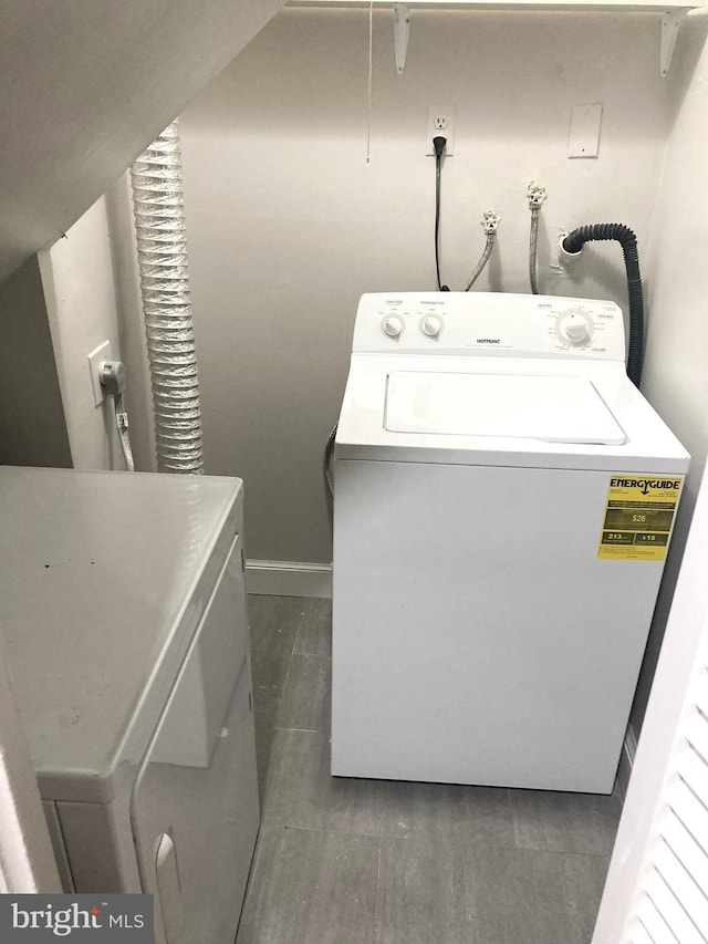 9969 Campus Way S Unit 139, Upper Marlboro, MD 20774 - laundry area with washer / clothes dryer and dark wood finished floors