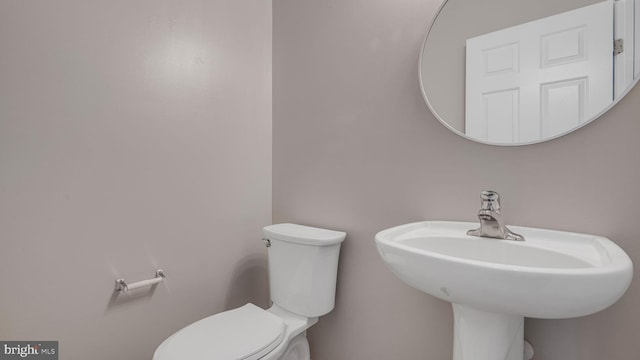 4724 Hanrahan Pl, Alexandria, VA 22309 - half bath featuring toilet and a sink