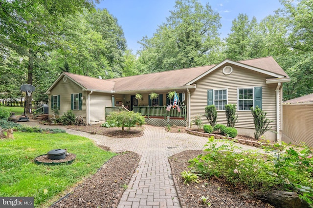 590 Vaught Dr, Front Royal, VA 22630 - ranch-style home featuring a porch and a front lawn