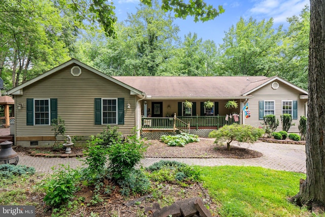 590 Vaught Dr, Front Royal, VA 22630 - ranch-style home featuring covered porch