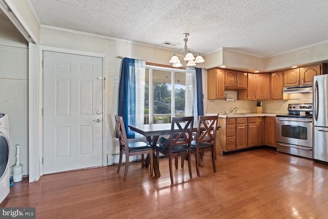 25 Tulip Ln, Levittown, PA 19054 - kitchen featuring stainless steel appliances, under cabinet range hood, a chandelier, light countertops, and a textured ceiling