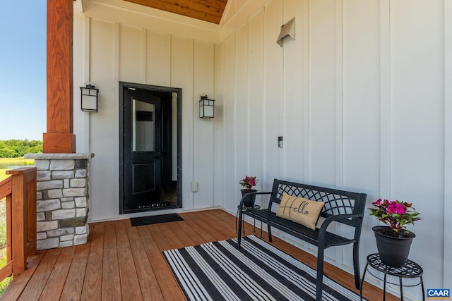 1 Cross County Rd, Mineral, VA 23117 - entrance to property with board and batten siding