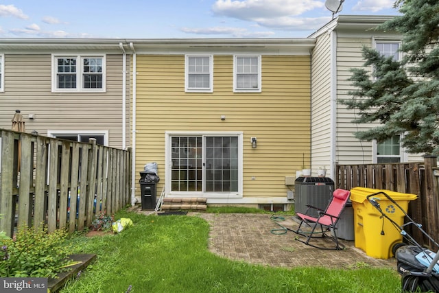 1804 Aberdeen Cir, Crofton, MD 21114 - back of property featuring a patio and a fenced backyard
