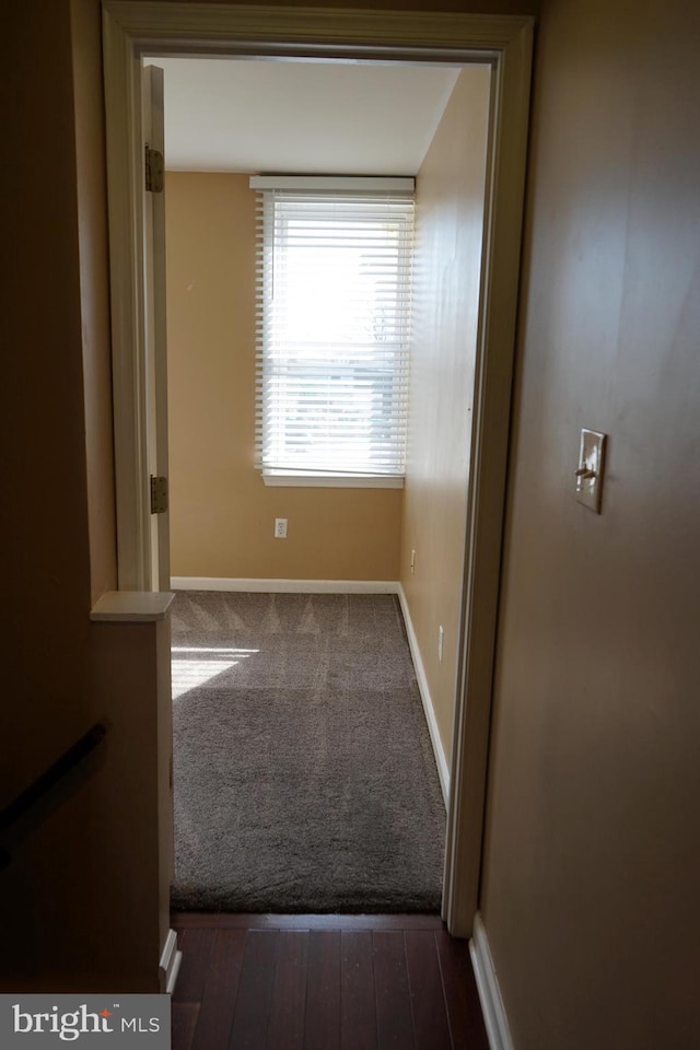 324 W 29th St, Baltimore, MD 21211 - corridor featuring baseboards