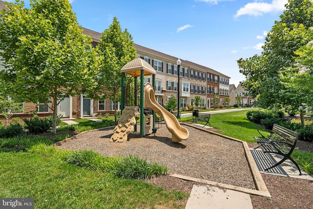 20318 Peacemaker Dr, Germantown, MD 20874 - community playground with a lawn and a residential view