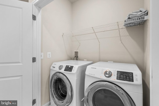 20318 Peacemaker Dr, Germantown, MD 20874 - laundry room with washing machine and clothes dryer