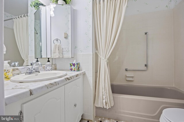 59 Saint Davids Pl, Southampton, NJ 08088 - full bath featuring vanity and shower / tub combo with curtain