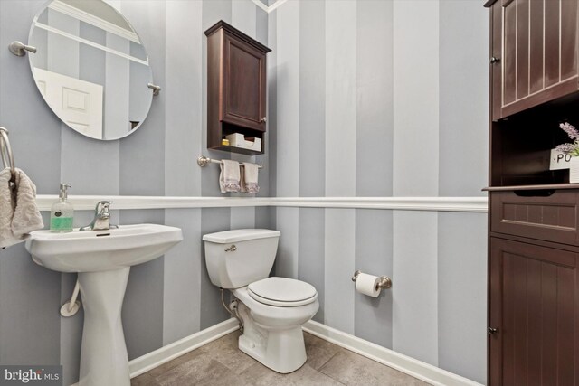 300 Jefferson Ave Unit 13, Downingtown, PA 19335 - half bath featuring toilet and baseboards