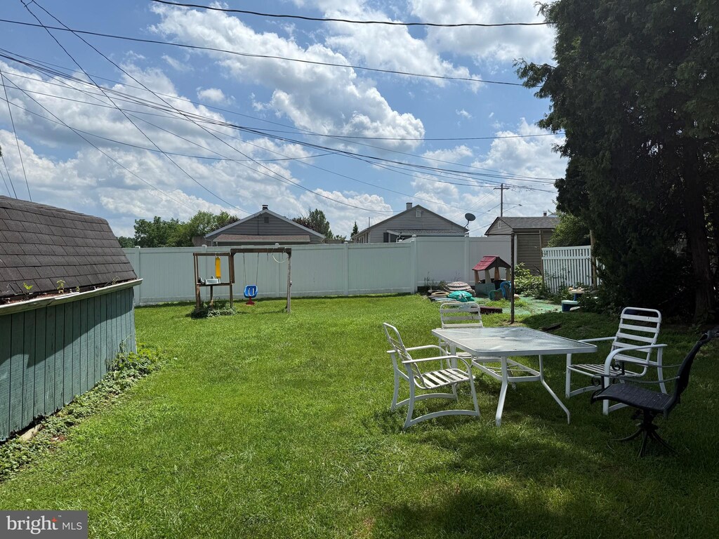 2230 Mckinley Ave, Reading, PA 19609 - view of fenced backyard
