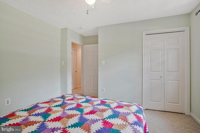 3077 Eutaw Forest Dr, Waldorf, MD 20603 - bedroom featuring a closet, light carpet, a textured ceiling, and ceiling fan