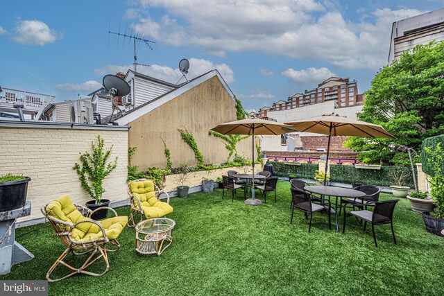 210 S High St, Baltimore, MD 21202 - view of grassy yard with outdoor dining space