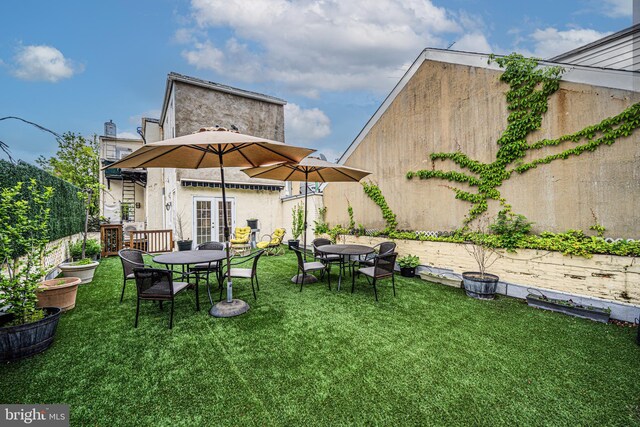 210 S High St, Baltimore, MD 21202 - view of green lawn featuring outdoor dining space