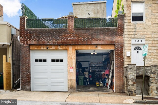 210 S High St, Baltimore, MD 21202 - view of garage