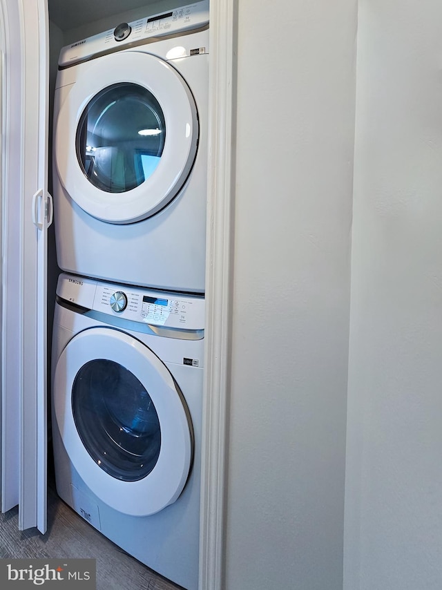 2450 Happy Creek Rd, Front Royal, VA 22630 - laundry room featuring stacked washing machine and dryer