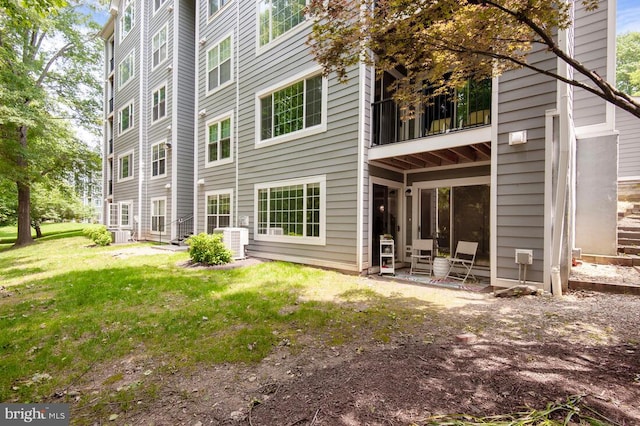 20406 Shore Harbour Dr Unit 4-A, Germantown, MD 20874 - back of house with a yard and a balcony