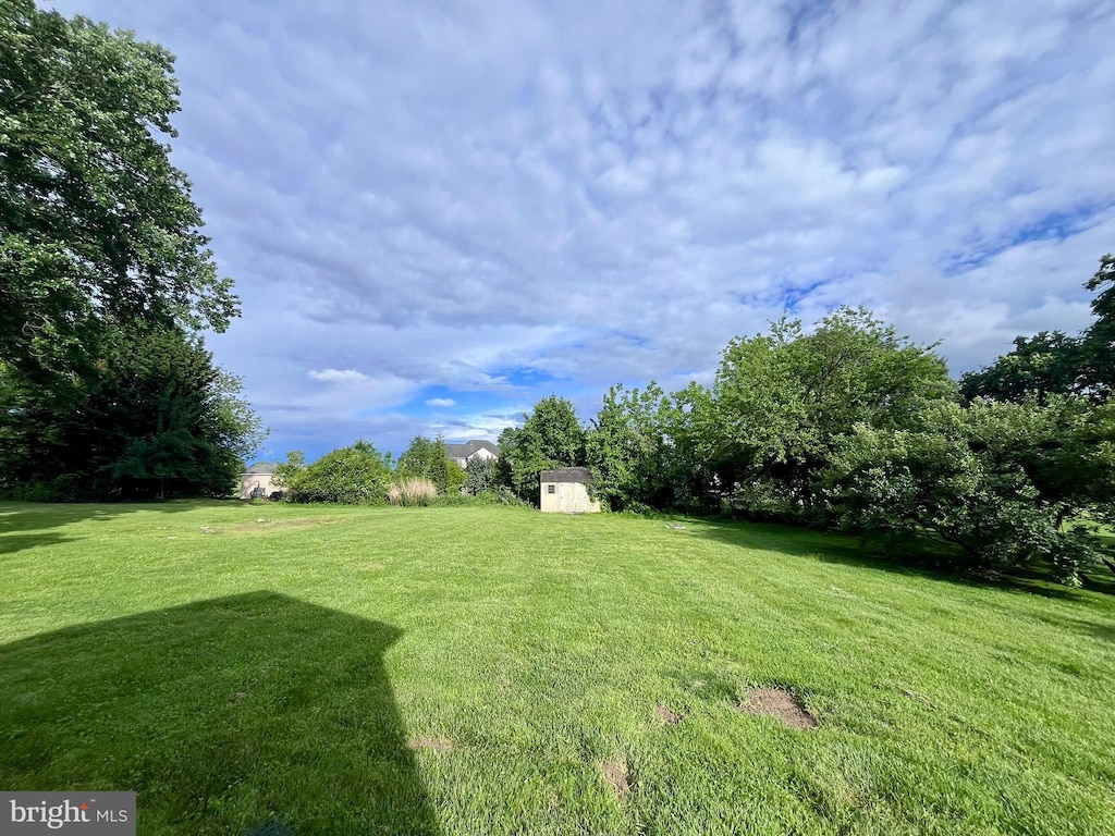 1509 Seminole Ln, Finksburg, MD 21048 - view of green lawn featuring a shed