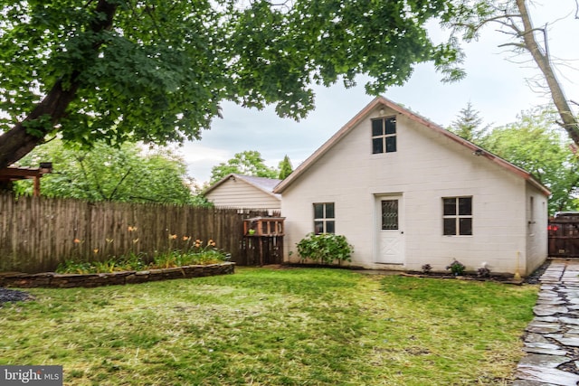 850 N Reading Ave, Boyertown, PA 19512 - back of house with a fenced backyard