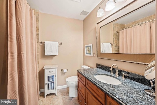 913 Rolfe Pl, Alexandria, VA 22314 - bathroom with vanity and a shower with shower curtain