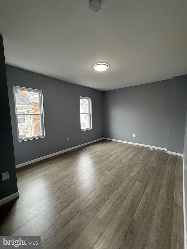 331 Spring Garden St, Reading, PA 19602 - spare room featuring dark wood-style floors and a smoke detector