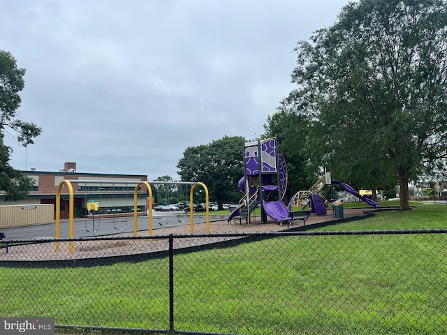 1002 Agnew Dr Unit 1, Drexel Hill, PA 19026 - view of community playground