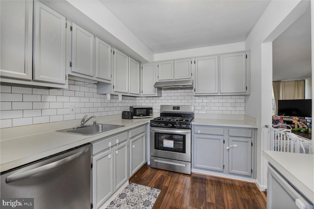 784 Quince Orchard Blvd Unit T1, Gaithersburg, MD 20878 - kitchen featuring stainless steel appliances, under cabinet range hood, and light countertops