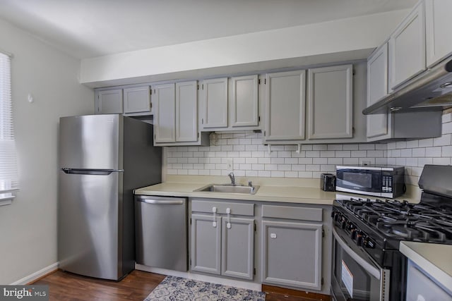 784 Quince Orchard Blvd Unit T1, Gaithersburg, MD 20878 - kitchen with stainless steel appliances, backsplash, light countertops, and gray cabinets