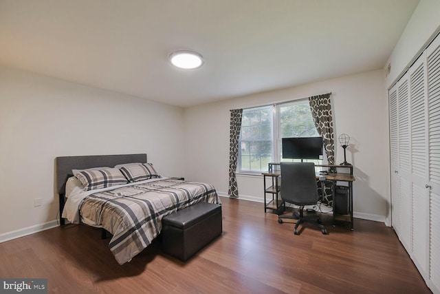 784 Quince Orchard Blvd Unit T1, Gaithersburg, MD 20878 - bedroom featuring wood finished floors, a closet, and an office area