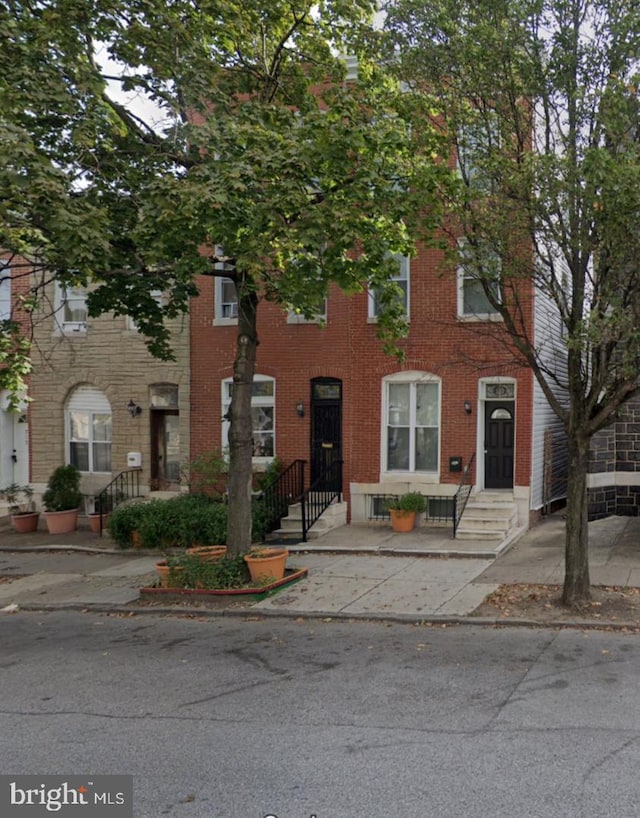 507 N Milton Ave, Baltimore, MD 21205 - view of property with brick siding and entry steps