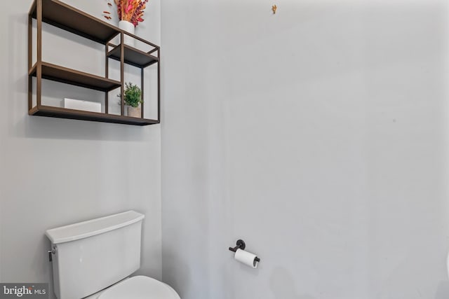 6692 Ordsall St, Alexandria, VA 22315 - half bathroom with toilet