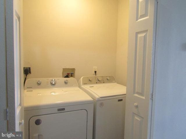 16 Gilmor St, Baltimore, MD 21223 - laundry room with independent washer and dryer