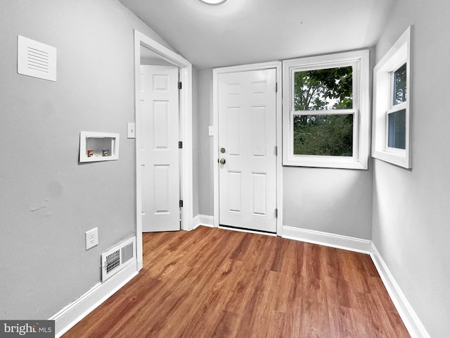 534 Columbia Ave, Millville, NJ 08332 - entryway featuring wood finished floors and lofted ceiling