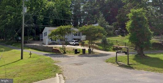 5305 Temple Hill Rd, Temple Hills, MD 20748 - surrounding community featuring curved driveway