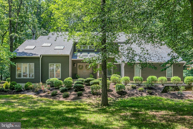 9 Sleepy Hollow Ln, West Windsor, NJ 08550 - back of property featuring a shingled roof and a yard