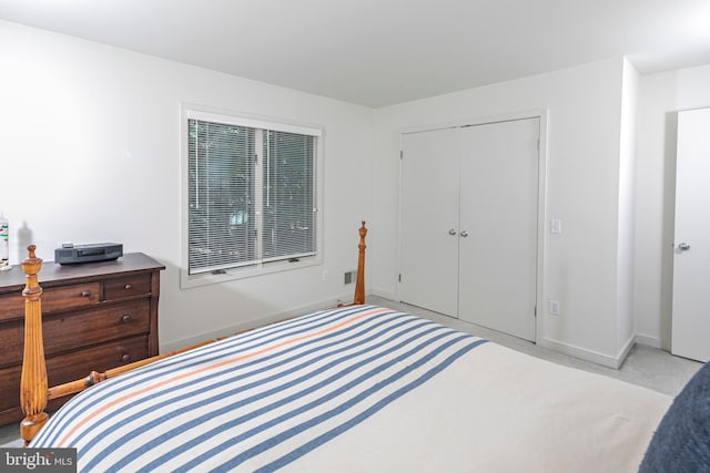 9 Sleepy Hollow Ln, West Windsor, NJ 08550 - bedroom featuring a closet and baseboards