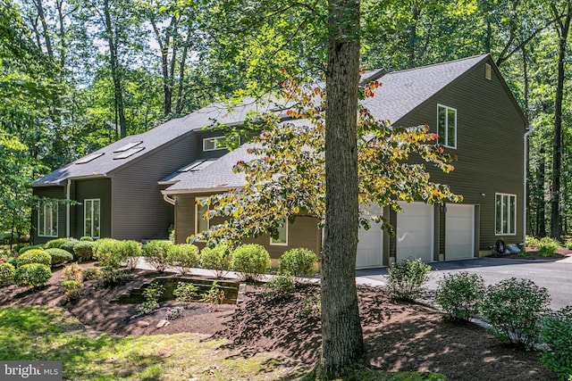 9 Sleepy Hollow Ln, West Windsor, NJ 08550 - mid-century inspired home with driveway, a shingled roof, and a garage