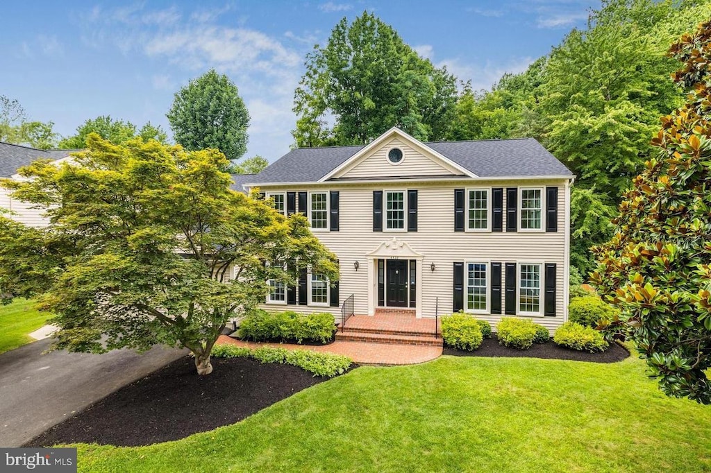 4528 Orr Dr, Chantilly, VA 20151 - colonial home with a front lawn