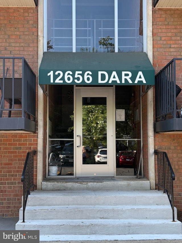 12656 Dara Dr, Woodbridge, VA 22192 - property entrance featuring brick siding
