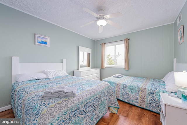 424 Lark Ln Unit E304, Ocean City, MD 21842 - bedroom featuring wood finished floors, a textured ceiling, a ceiling fan, and crown molding