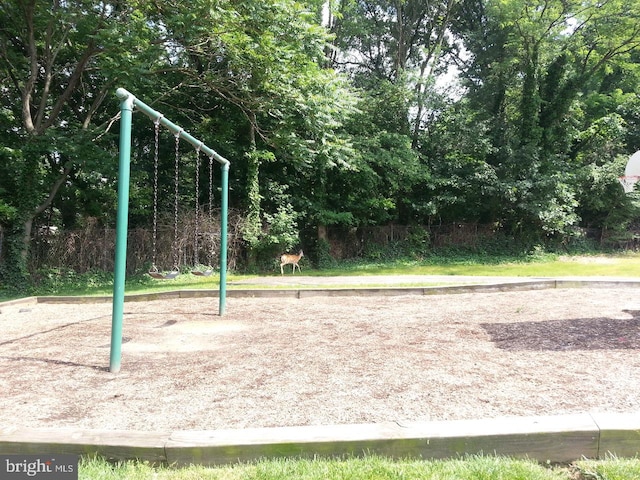 2605 Redcoat Dr Unit 252, Alexandria, VA 22303 - view of play area