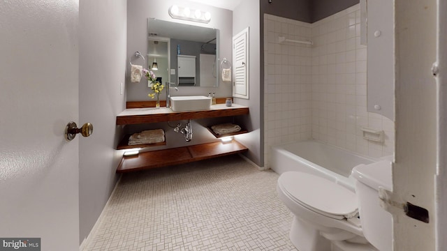 2605 Redcoat Dr Unit 252, Alexandria, VA 22303 - bathroom with toilet and shower / bath combination