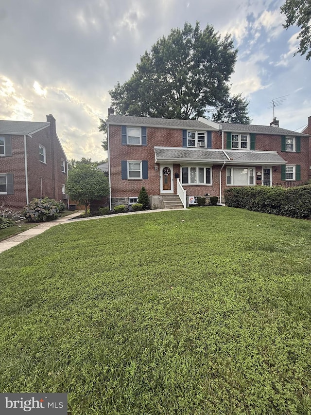 609 Delaware Ave, Norwood, PA 19074 - view of front of house with entry steps, brick siding, and a front yard