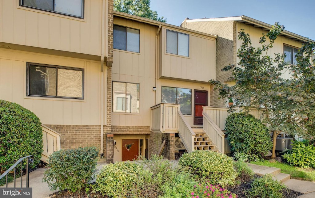 2566 Glengyle Dr Unit 163, Vienna, VA 22181 - multi unit property featuring stairs and brick siding
