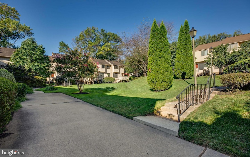 2566 Glengyle Dr Unit 163, Vienna, VA 22181 - view of community featuring a yard