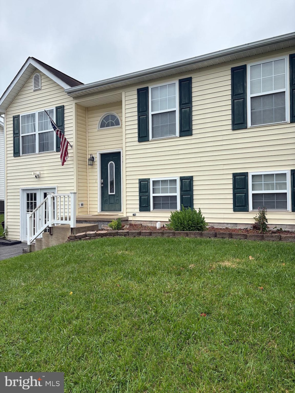 124 Wildflower Creek Dr, Martinsburg, WV 25404 - raised ranch with a front lawn