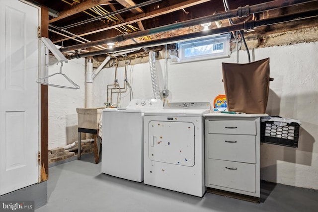 927 Drexel Ave, Drexel Hill, PA 19026 - laundry area featuring separate washer and dryer