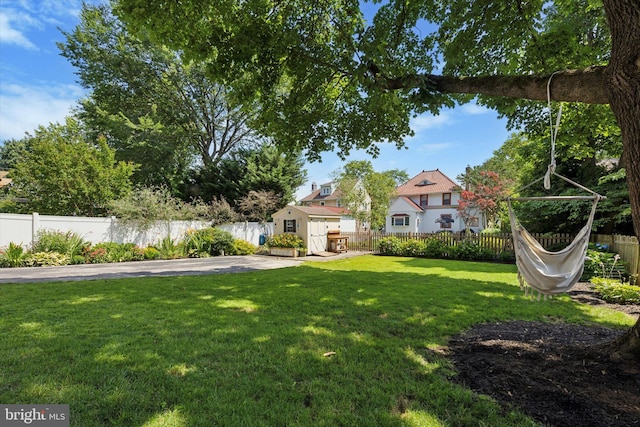 927 Drexel Ave, Drexel Hill, PA 19026 - fenced backyard featuring a storage shed