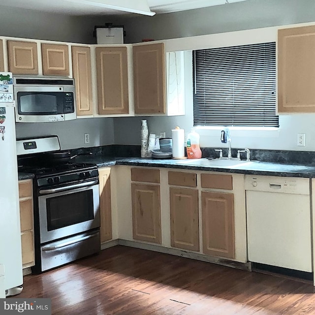20 Elks Trl, New Castle, DE 19720 - kitchen featuring appliances with stainless steel finishes, dark countertops, and dark wood-style flooring