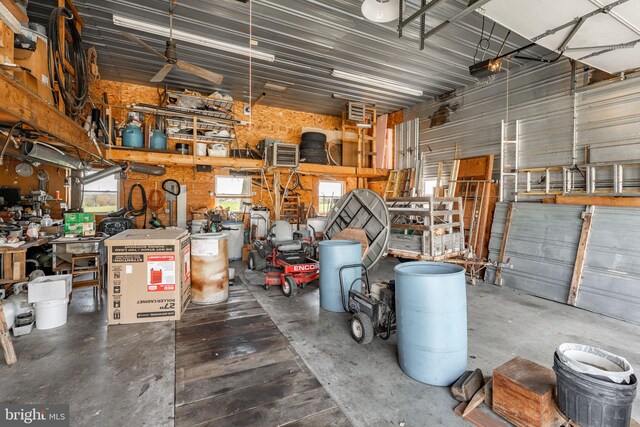 38 Skyview Ln, Lititz, PA 17543 - garage with a workshop area