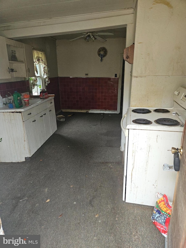194 Blackwood Ave, Franklinville, NJ 08322 - kitchen with electric stove, a ceiling fan, and light countertops